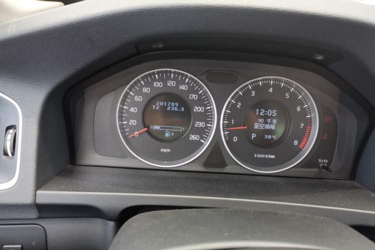 Used Volvo S60 2013 T5 Comfort Edition Odometer Close Up