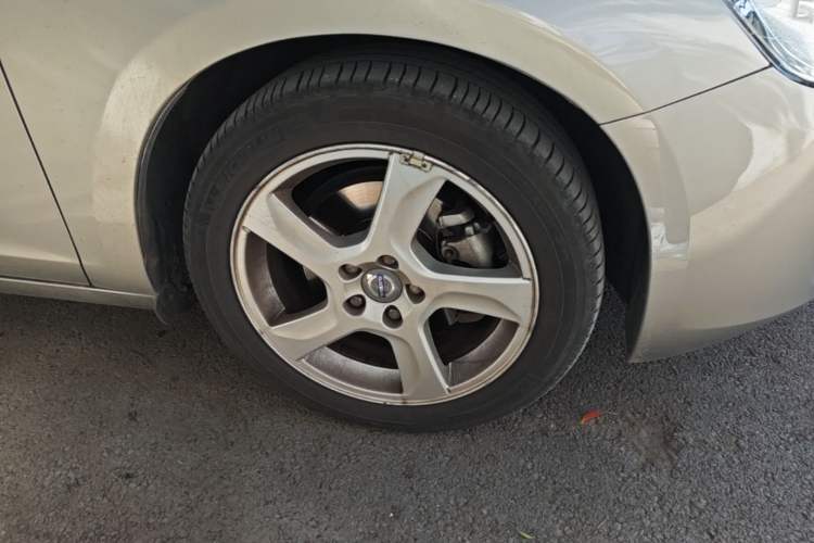 Used Volvo S60 2013 T5 Comfort Edition Right Front Wheel Hub
