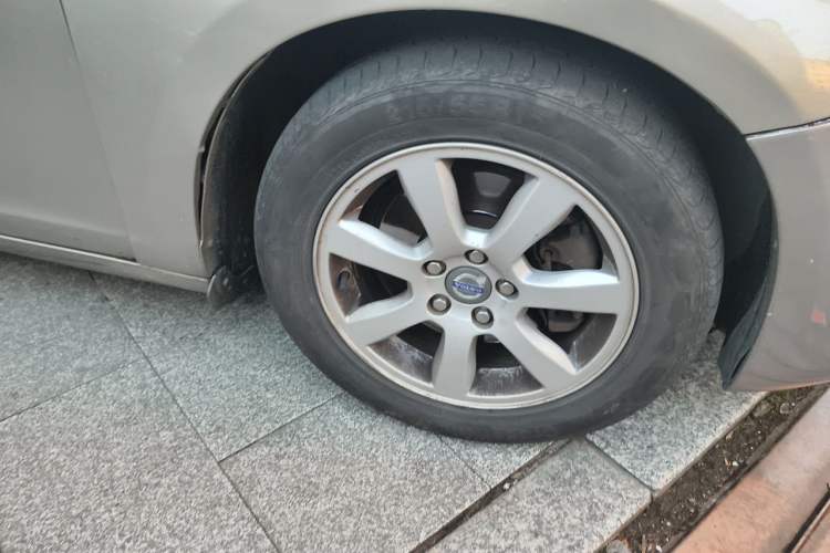 Used Volvo S60 2013 T5 Smart Edition Right Front Wheel Hub