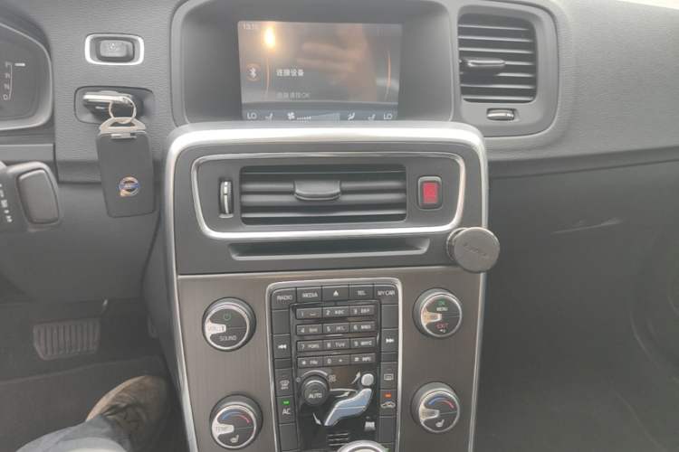 Used Volvo S60 2013 T5 Comfort Edition Audio And AC Panel