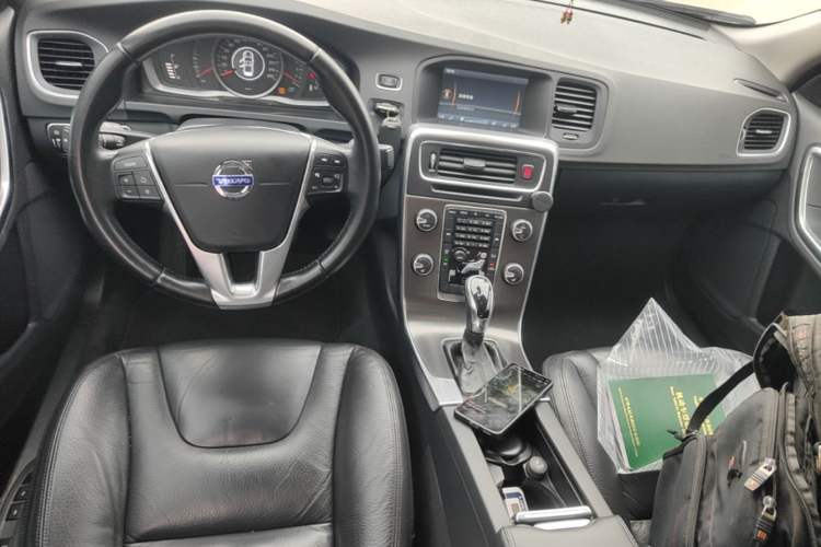 Used Volvo S60 2013 T5 Comfort Edition Center Console