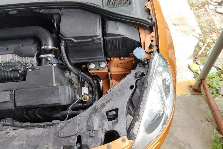 Used Volvo S60 2013 T5 Comfort Edition Engine Bay Left