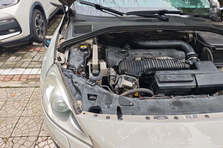 Used Volvo S60 2013 T5 Comfort Edition Engine Bay Right