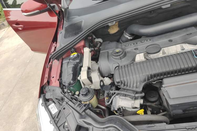 Used Volvo S60 2013 T5 Comfort Edition Engine Bay Right