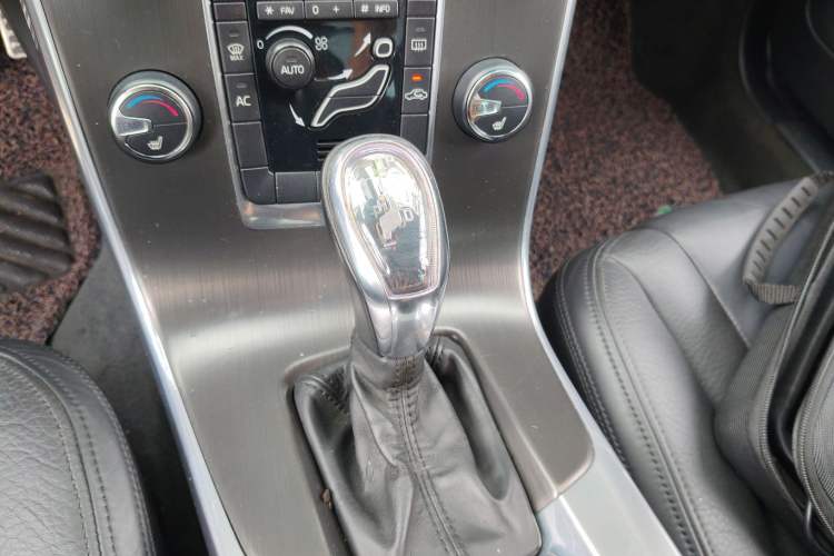 Used Volvo S60 2013 T5 Comfort Edition Gear Lever