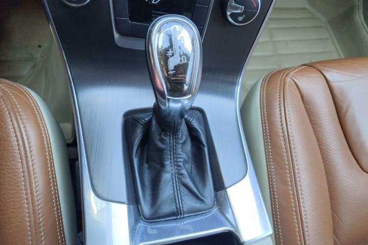 Used Volvo S60 2013 T5 Comfort Edition Gear Lever