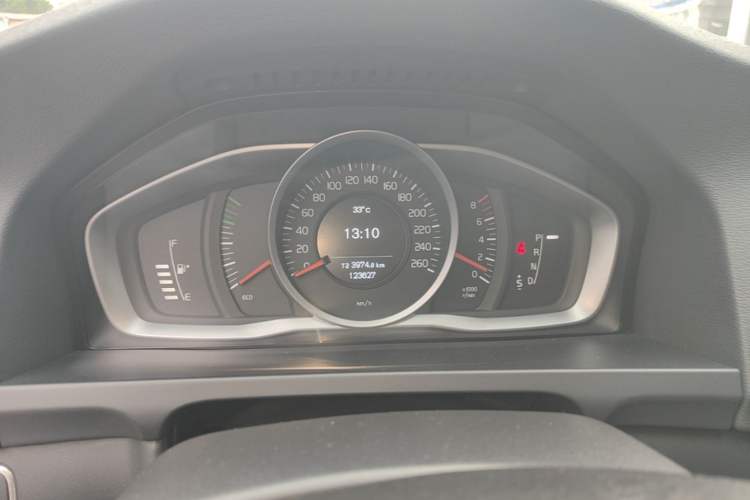 Used Volvo S60 2013 T5 Comfort Edition Instrument Cluster