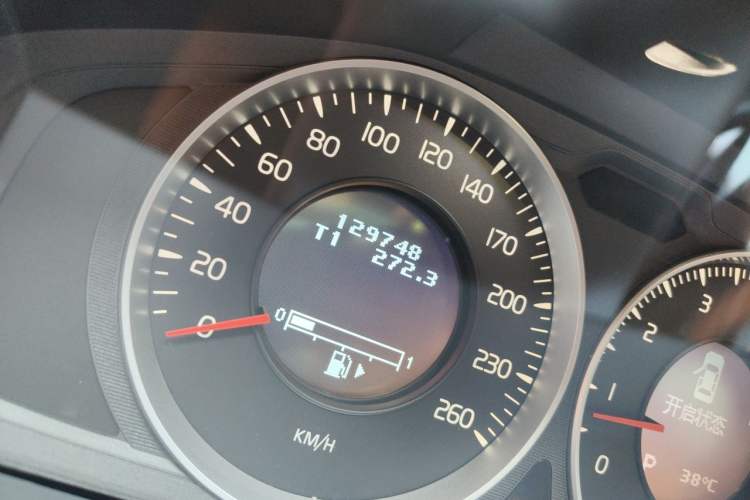 Used Volvo S60 2013 T5 Comfort Edition Odometer Close Up