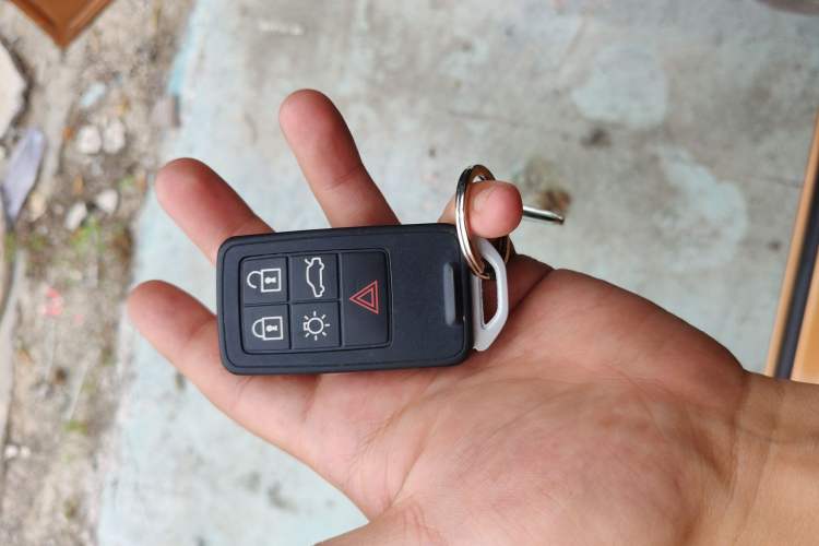 Used Volvo S60 2013 T5 Comfort Edition Vehicle Key