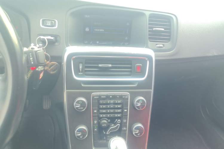 Used Volvo S60 2013 T5 Comfort Edition Audio And AC Panel