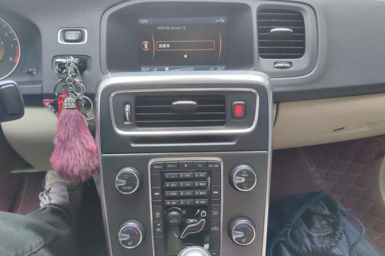Used Volvo S60 2013 T5 Comfort Edition Audio And AC Panel