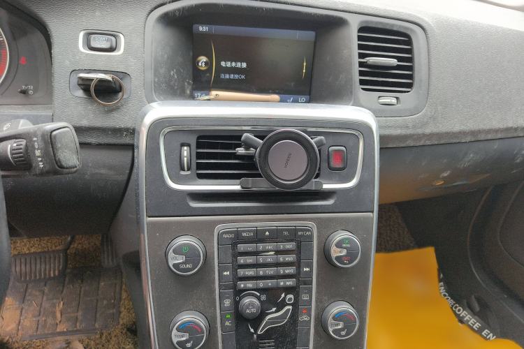 Used Volvo S60 2013 T5 Comfort Edition Audio And AC Panel