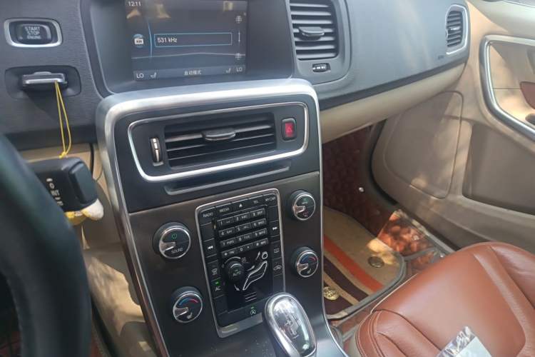 Used Volvo S60 2013 T5 Comfort Edition Audio And AC Panel