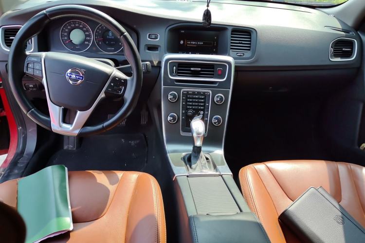 Used Volvo S60 2013 T5 Zhiya Edition Center Console