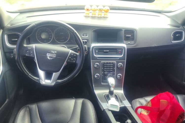 Used Volvo S60 2013 T5 Comfort Edition Center Console