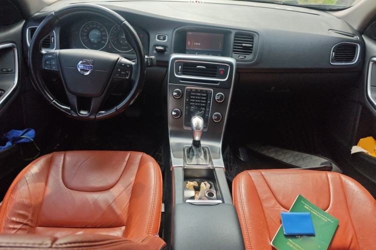 Used Volvo S60 2013 T5 Smart Edition Center Console
