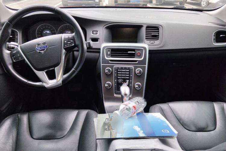 Used Volvo S60 2013 T5 Zhiya Edition Center Console