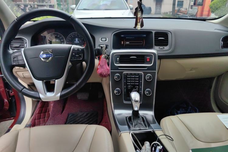 Used Volvo S60 2013 T5 Comfort Edition Center Console
