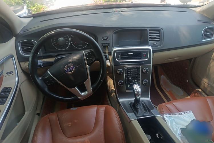 Used Volvo S60 2013 T5 Comfort Edition Center Console