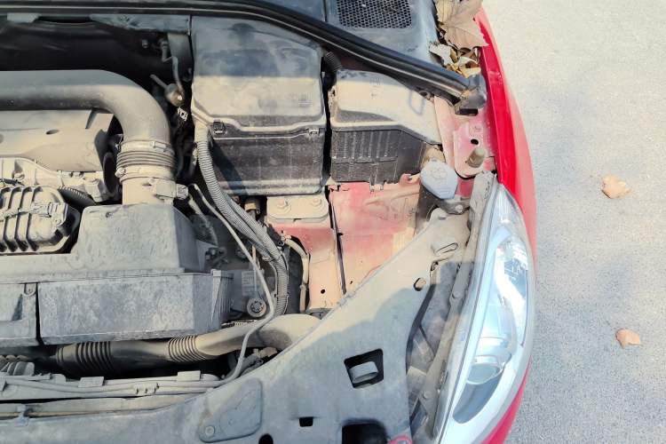 Used Volvo S60 2013 T5 Zhiya Edition Engine Bay Left