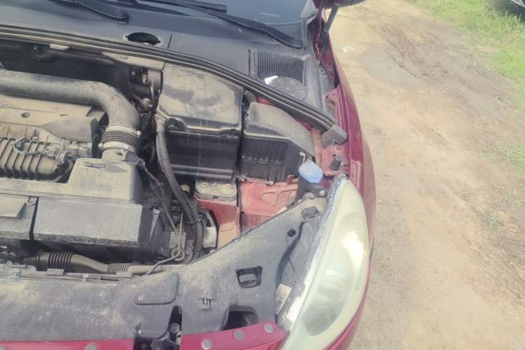 Used Volvo S60 2013 T5 Comfort Edition Engine Bay Left