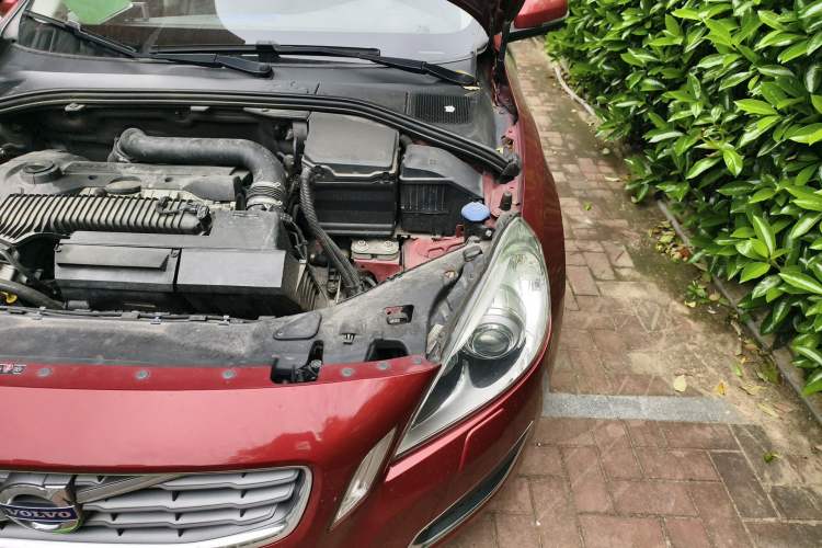 Used Volvo S60 2013 T5 Smart Edition Engine Bay Left