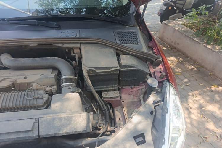 Used Volvo S60 2013 T5 Comfort Edition Engine Bay Left