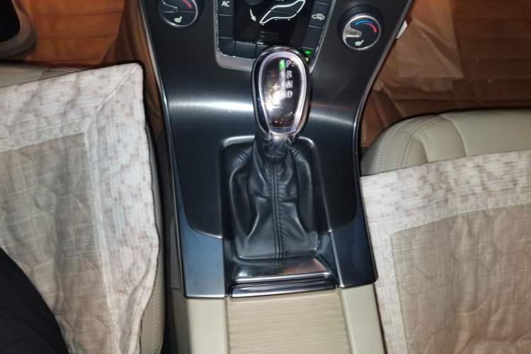 Used Volvo S60 2013 T5 Comfort Edition Gear Lever
