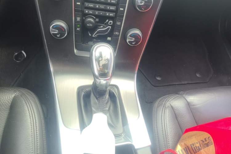 Used Volvo S60 2013 T5 Comfort Edition Gear Lever