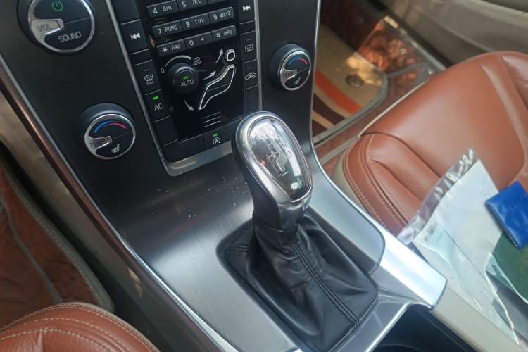 Used Volvo S60 2013 T5 Comfort Edition Gear Lever