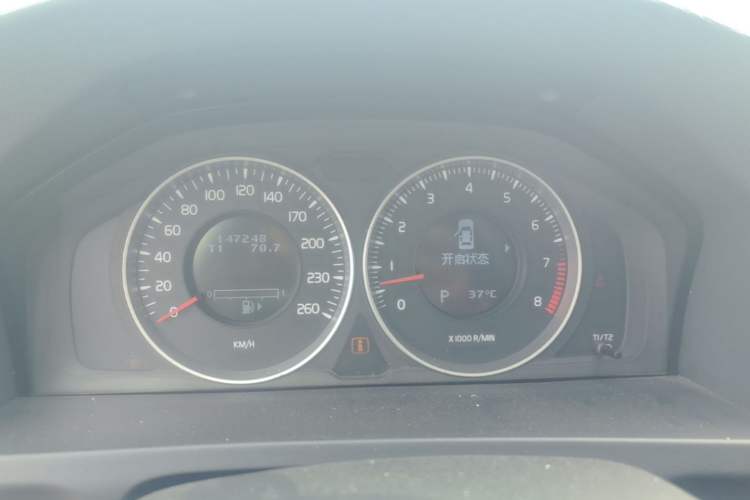 Used Volvo S60 2013 T5 Comfort Edition Odometer Close Up