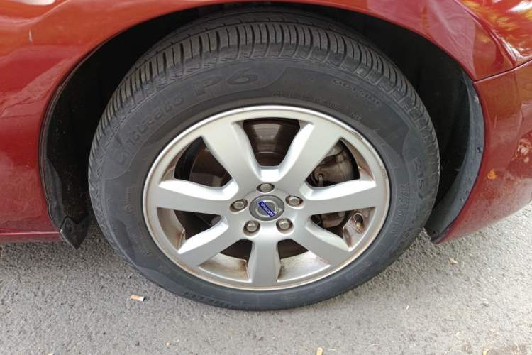 Used Volvo S60 2013 T5 Smart Edition Right Front Wheel Hub