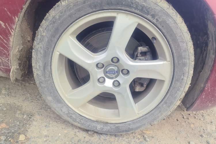 Used Volvo S60 2013 T5 Comfort Edition Right Front Wheel Hub