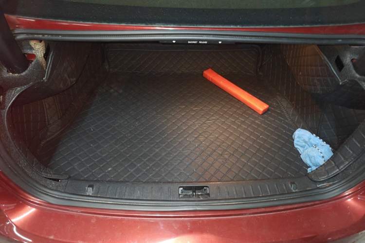 Used Volvo S60 2013 T5 Comfort Edition Trunk