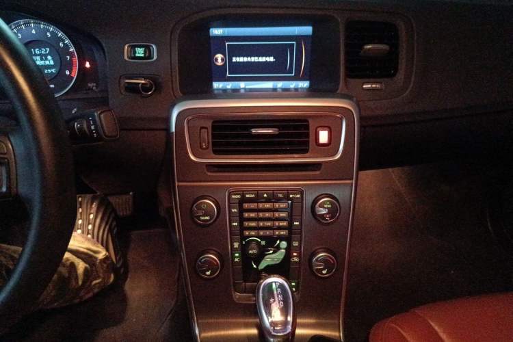 Used Volvo S60 2013 T5 Zhiya Edition Audio And AC Panel