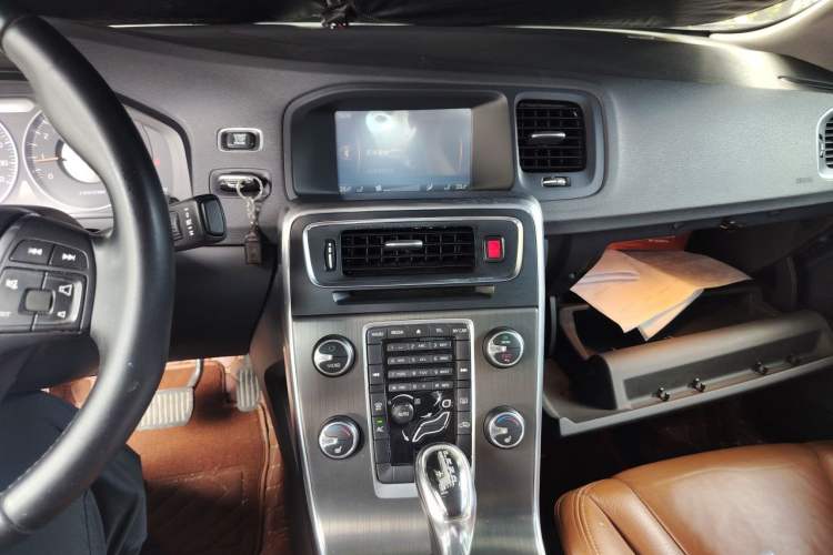 Used Volvo S60 2013 T5 Comfort Edition Audio And AC Panel