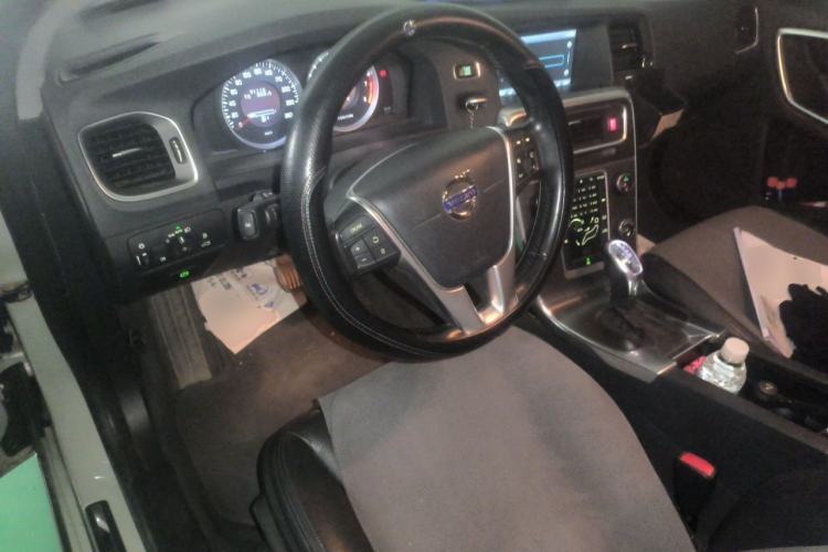 Used Volvo S60 2013 T5 Comfort Edition Center Console