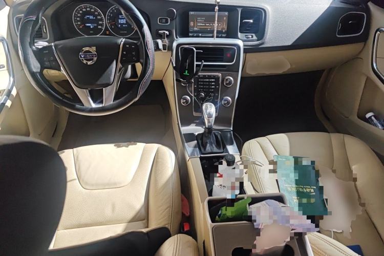 Used Volvo S60 2013 T5 Comfort Edition Center Console