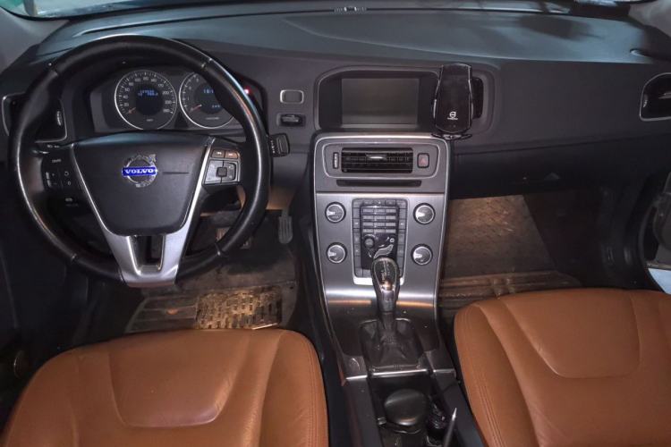 Used Volvo S60 2013 T5 Comfort Edition Center Console