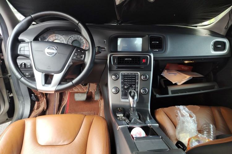 Used Volvo S60 2013 T5 Comfort Edition Center Console