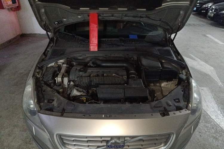 Used Volvo S60 2013 T5 Zhiya Edition Engine Bay