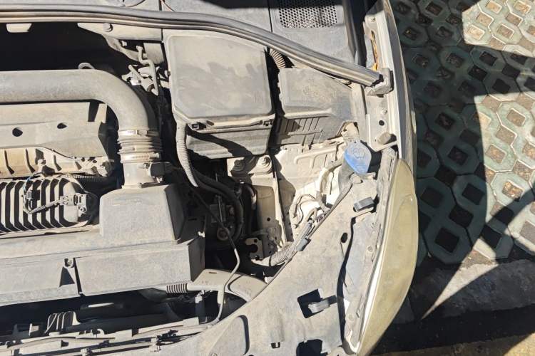 Used Volvo S60 2013 T5 Comfort Edition Engine Bay Left