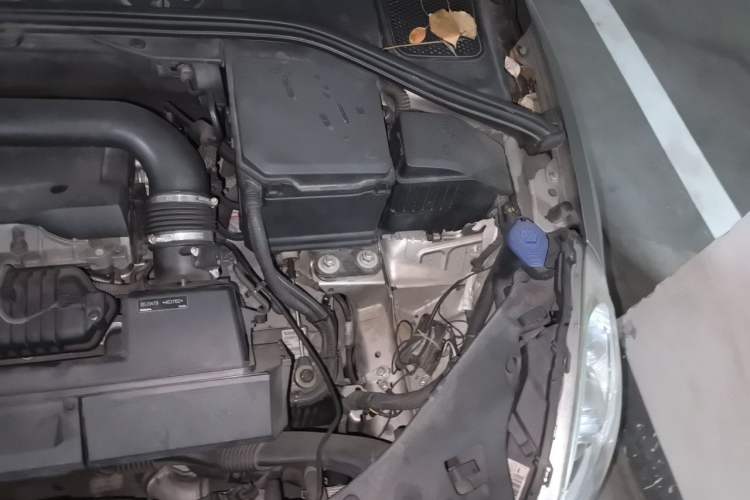 Used Volvo S60 2013 T5 Comfort Edition Engine Bay Left