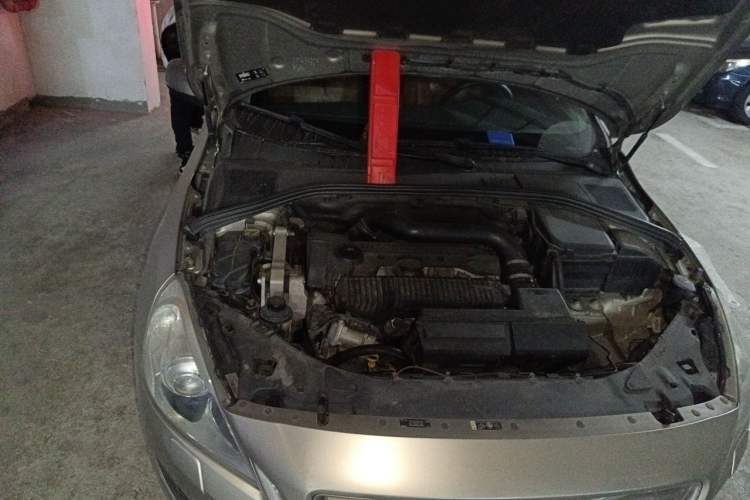Used Volvo S60 2013 T5 Zhiya Edition Engine Bay Right
