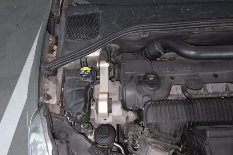 Used Volvo S60 2013 T5 Comfort Edition Engine Bay Right