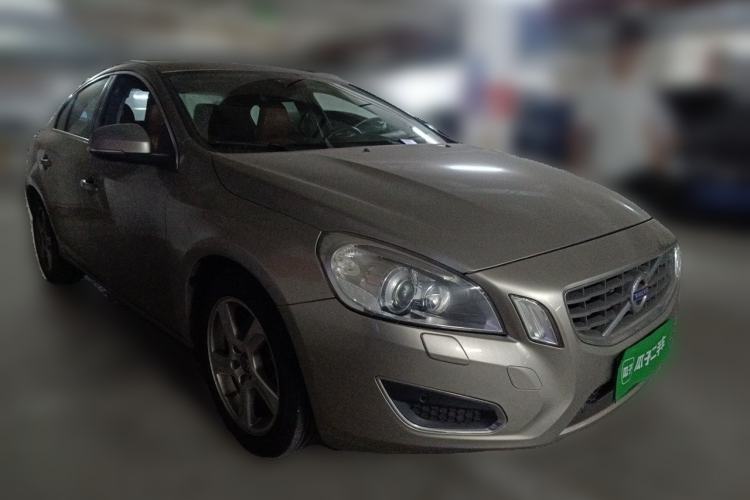 Used Volvo S60 2013 T5 Zhiya Edition Front Right 45 Deg