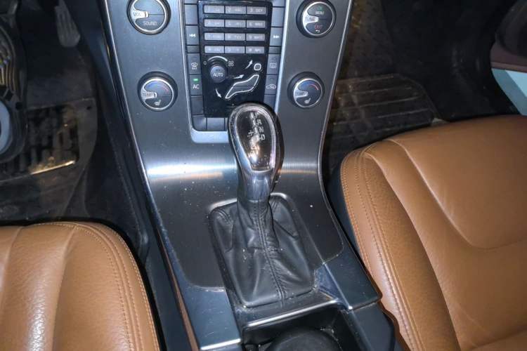 Used Volvo S60 2013 T5 Comfort Edition Gear Lever