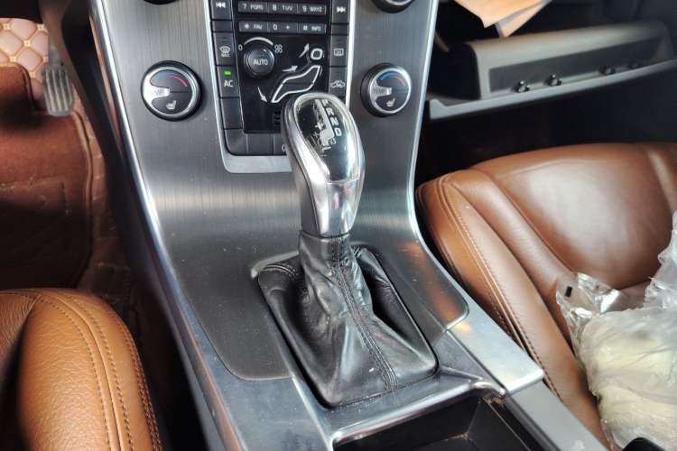 Used Volvo S60 2013 T5 Comfort Edition Gear Lever