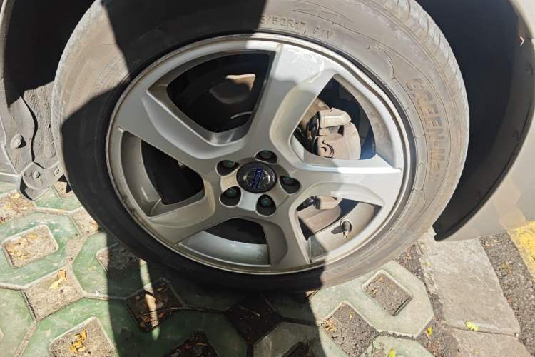 Used Volvo S60 2013 T5 Comfort Edition Right Front Wheel Hub