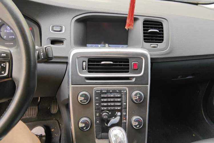 Used Volvo S60 2013 T5 Zhiya Edition Audio And AC Panel